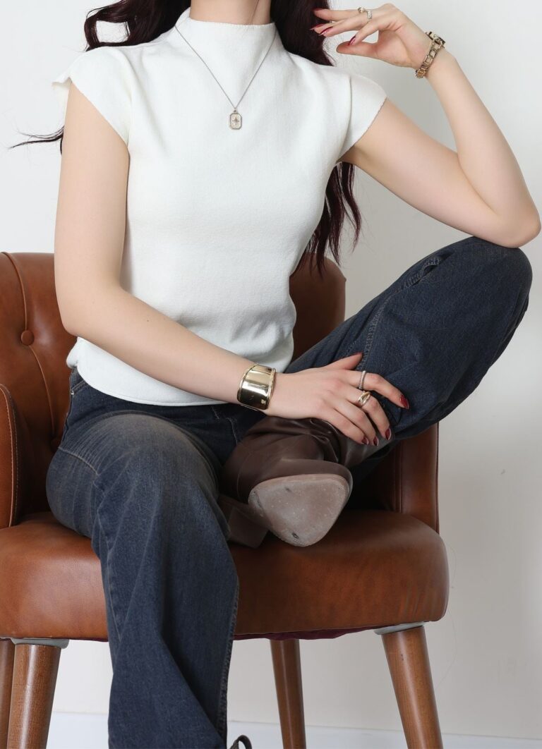 Ana Sayfa kadın yanları büzgülü triko kısa kollu bluz – beyaz