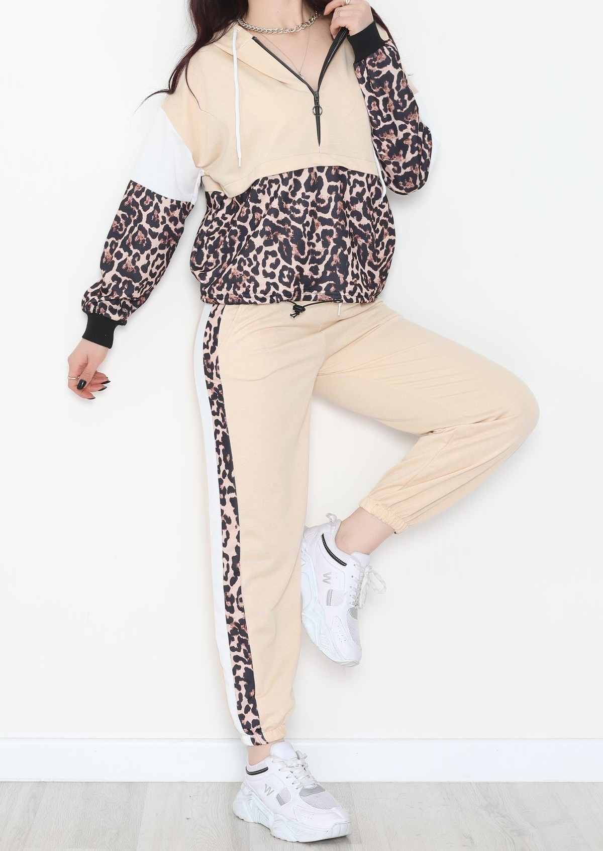 Kadın 2 Iplik Leopar Detaylı Eşofman Takımı -Bej Kadın 2 Iplik Leopar Detaylı Eşofman Takımı -Bej