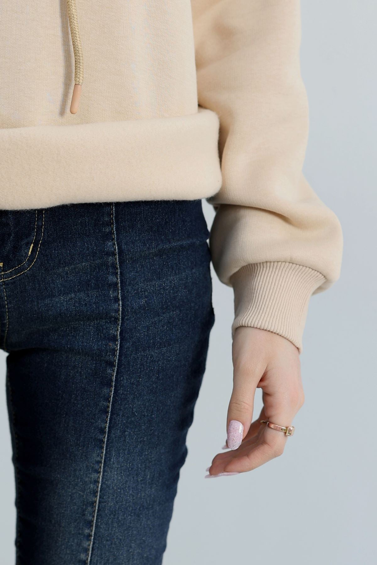 3 İplik kapşonlu nakışlı sweatshirt – bej kahve 3 İplik kapşonlu nakışlı sweatshirt – bej kahve