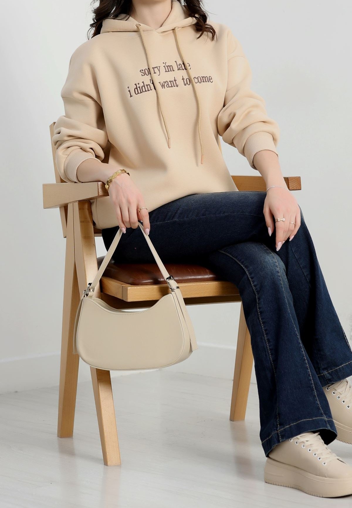 3 İplik kapşonlu nakışlı sweatshirt – bej kahve 3 İplik kapşonlu nakışlı sweatshirt – bej kahve